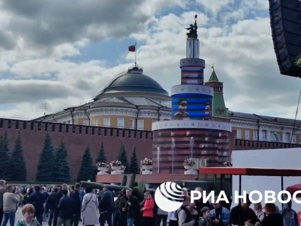 Фото 9 — Новый музей открылся на площади